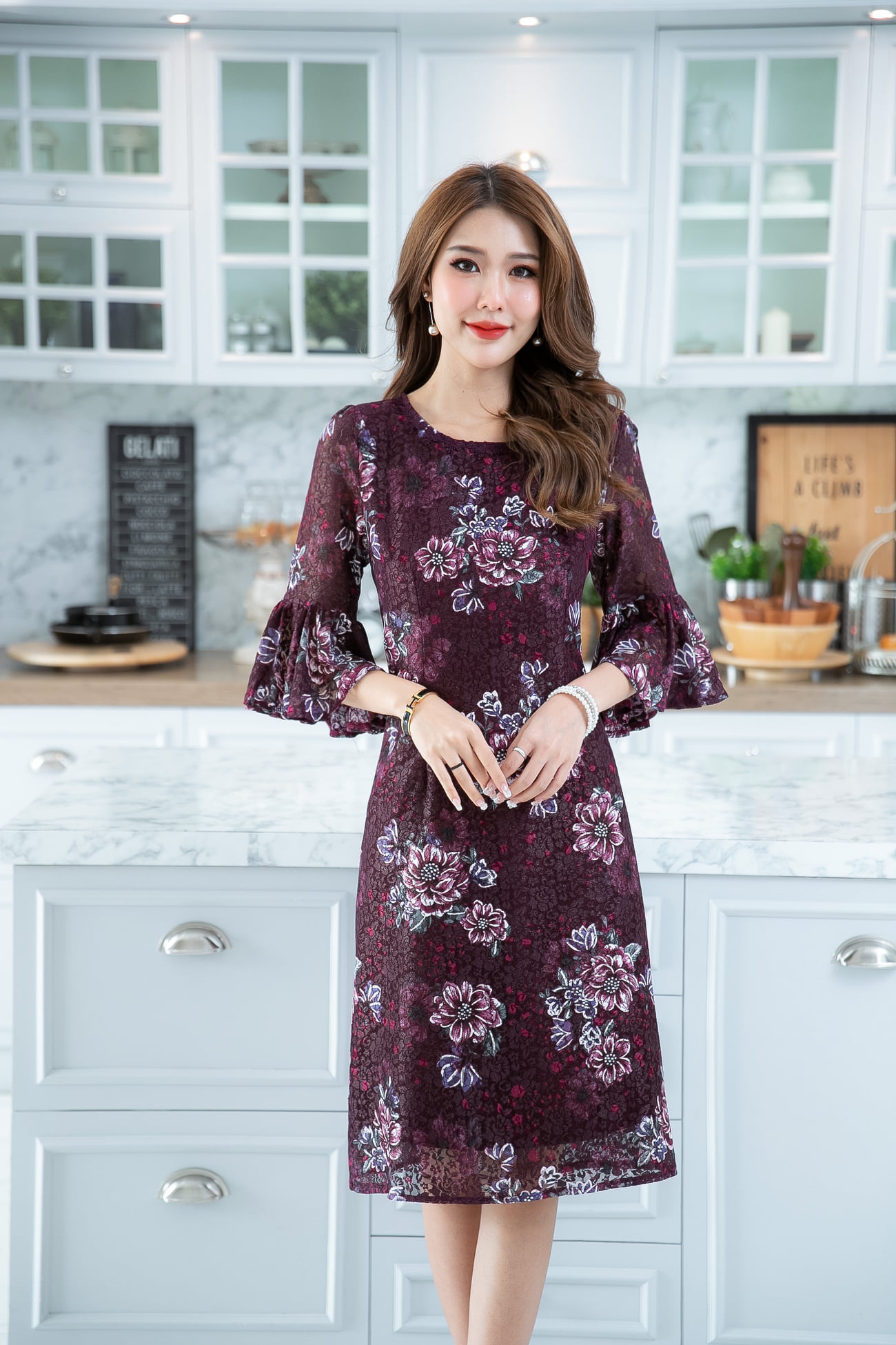 kudapy เดรสไปงานสั้นสีแดงอมม่วง/ สีกรมท่า แขนสามส่วนทรงกระดิ่ง คอกลม พิมพ์ลายดอก มีซับใน ซิบหลังอย่างดีค่ะ