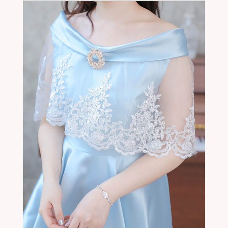kudapy ชุดเดรสผ้าไหมปาดไหล่สีฟ้า มีเข็มกลัดแถมค่ะ รอบอกแต่งระบายลูกไม้สีขาว