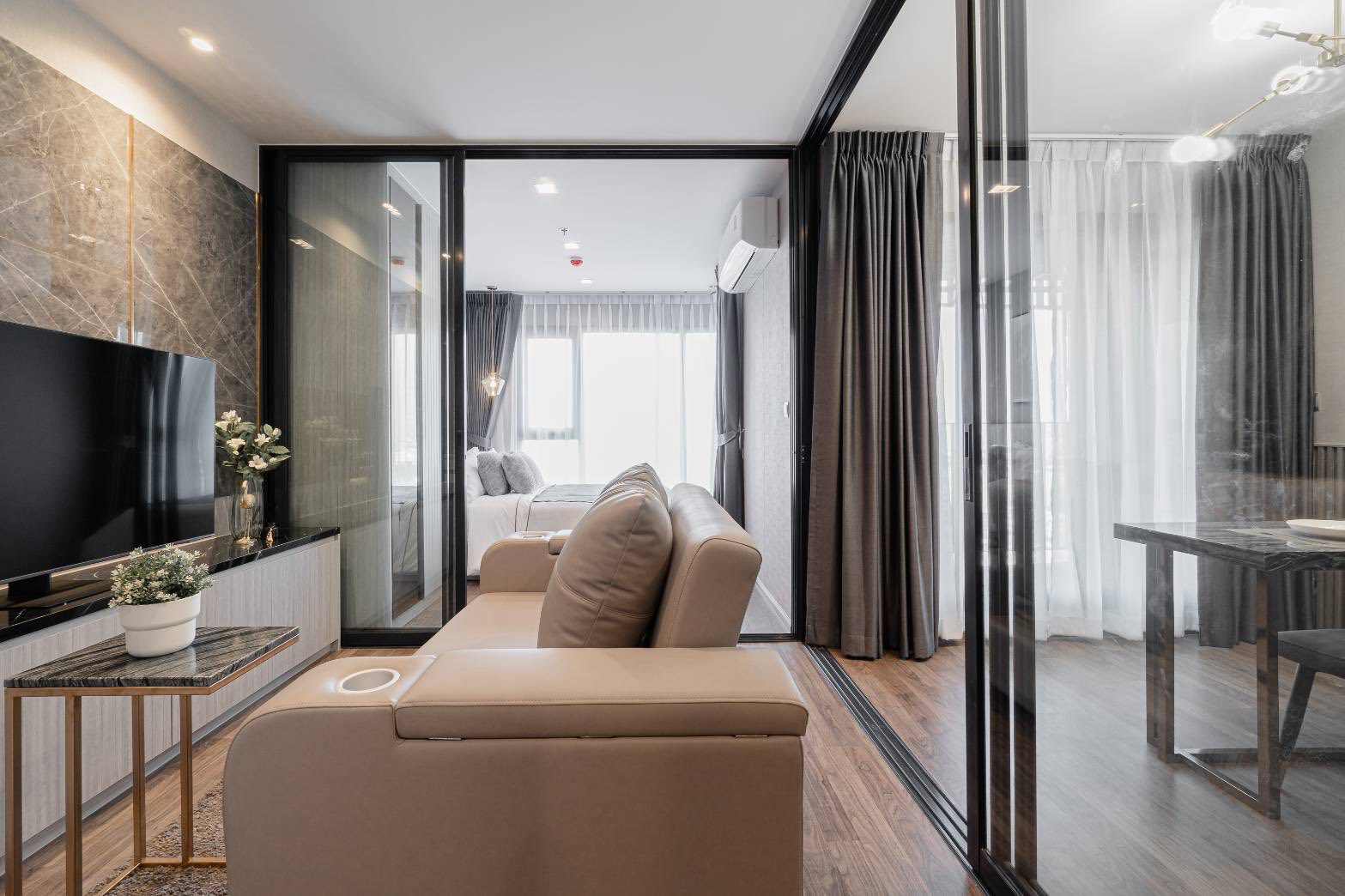 ให้เช่า (ไลฟ์ ลาดพร้าว แวลลีย์) High Rise โซนพื้นที่ BTS ห้าแยกลาดพร้าว ห้องแบบ 1ห้องนอน 1ห้องอเนกประสงค์ 1ห้องน้ำ