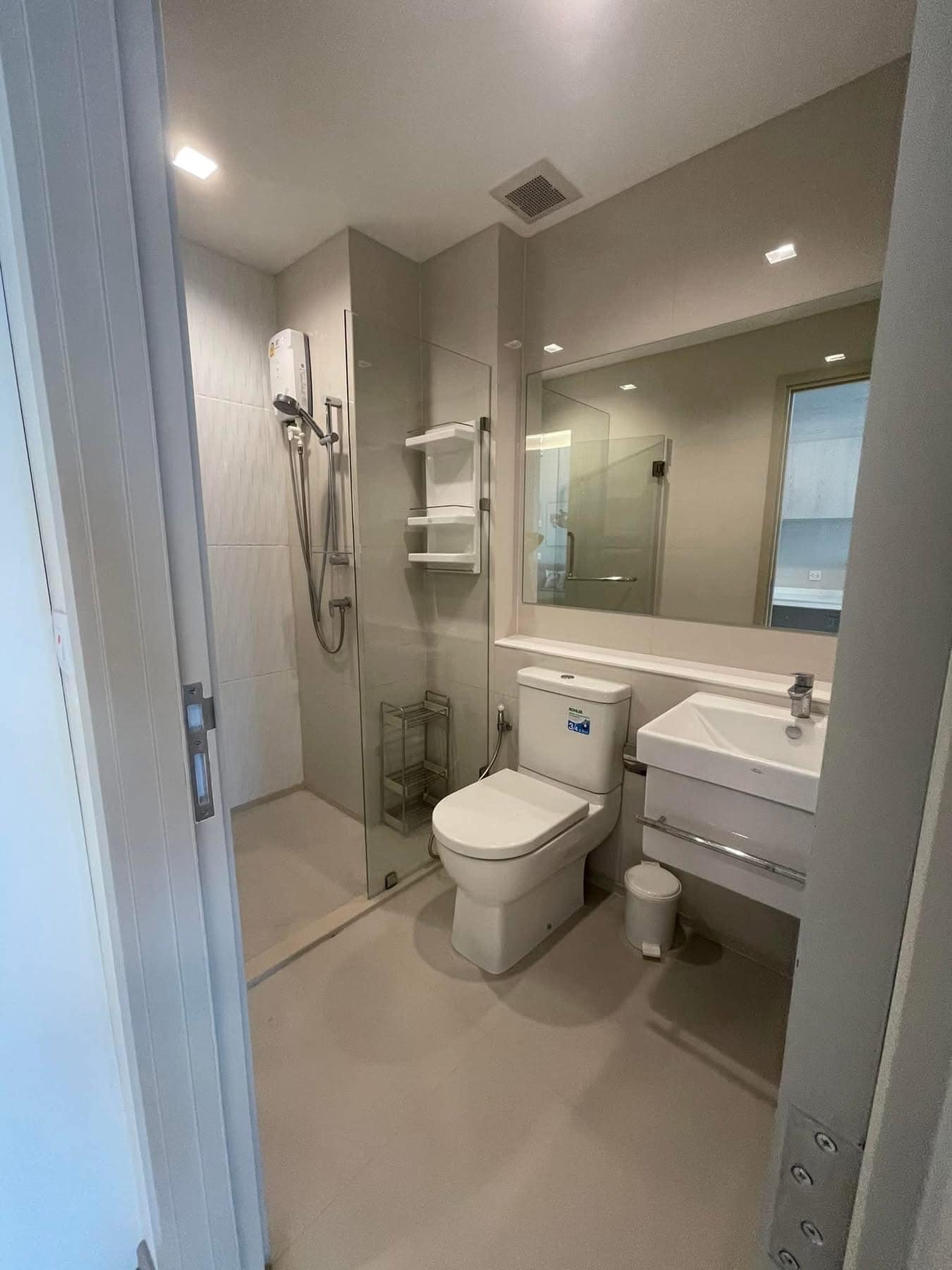 โซนพื้นที่ BTS เพลินจิต ให้เช่าห้องแบบ 2ห้องนอน 2ห้องน้ำ คอนโด Life One Wireless (ไลฟ์ วัน ไวร์เลส) High Rise ขนาดห้อง 58 ตรม. ชั้น 35 ที่จอดรถ2คัน