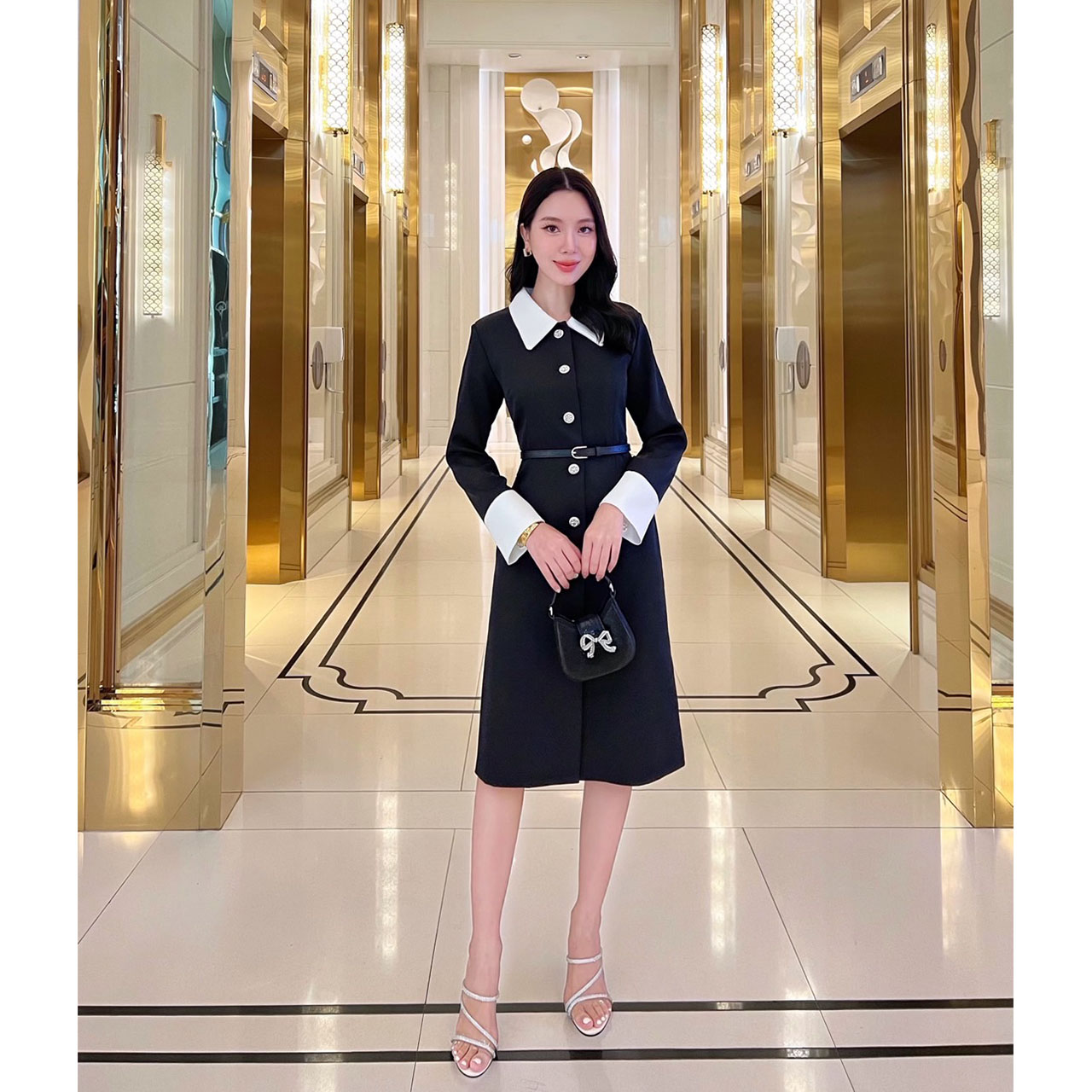 kudapy เดรสสูทสีดำ ทรงสวยคลาสสิค แต่งปกสีขาว มีความทิ้งตัว เดรสมีซับในทั้งตัว