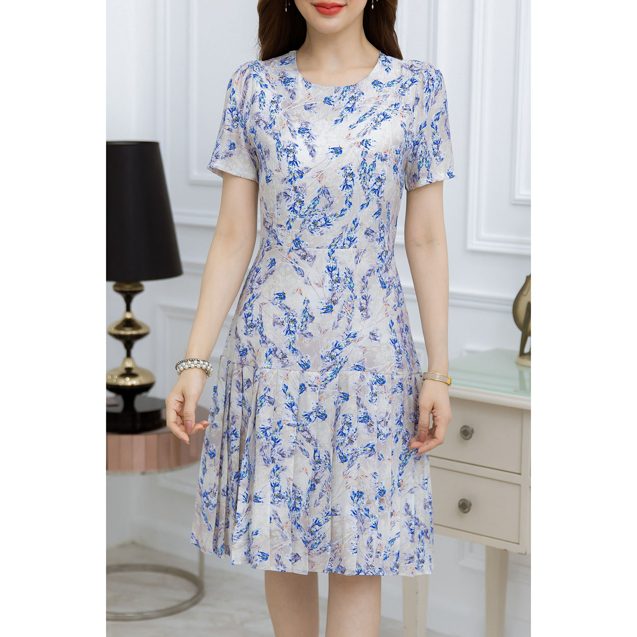 kudapy เดรสสั้นสีเทาดอกเหลือง/สีเทาดอกฟ้า ลายดอก กระโปรงจีบรอบตัว ดีเทลจีบชายกระโปรง