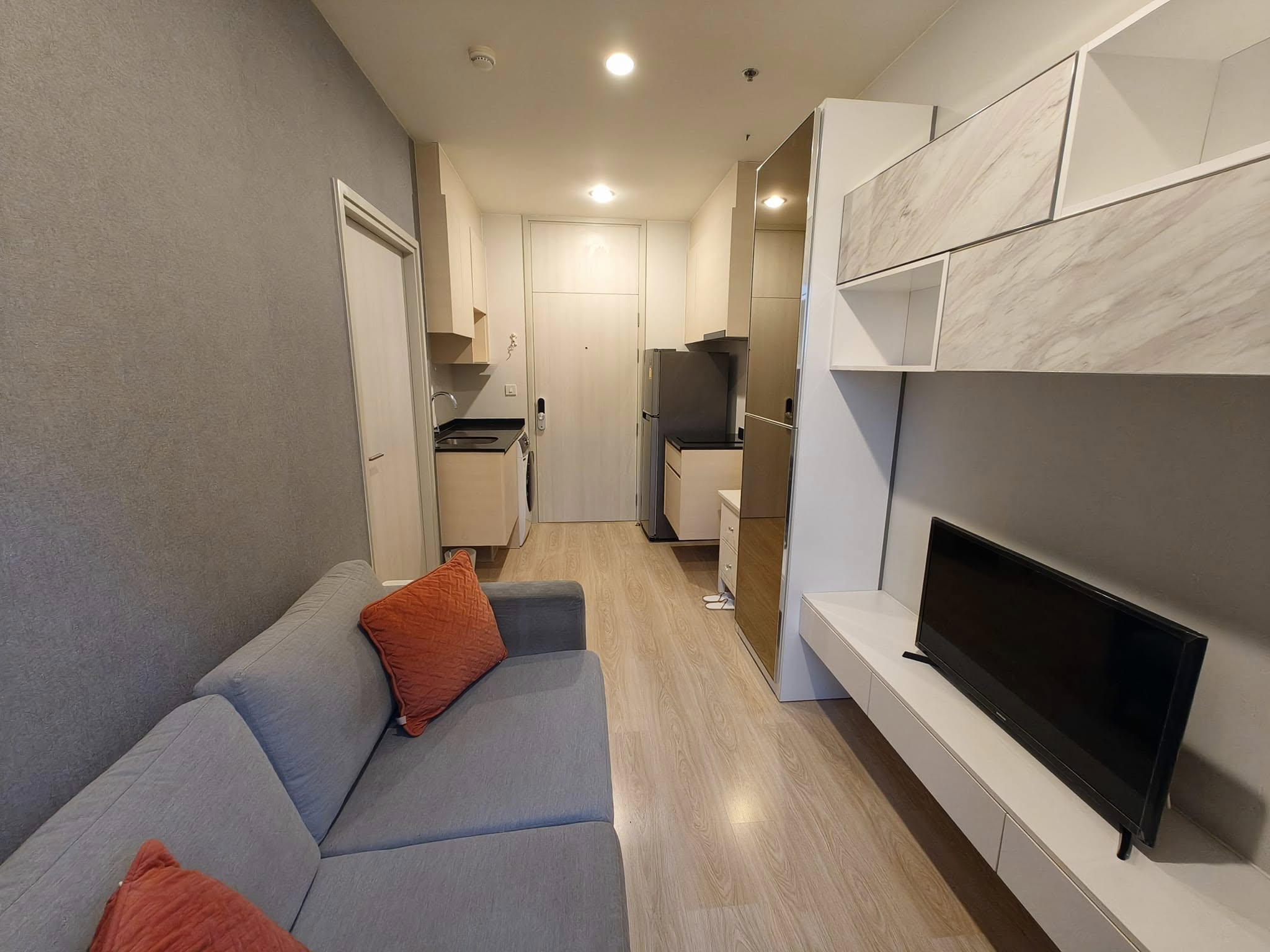 ปล่อยเช่าคอนโด Noble Revolve Ratchada (โนเบิล รีวอลฟ์ รัชดา) - โซนพื้นที่ MRT ศูนย์วัฒนธรรม - 1ห้องนอน 1ห้องน้ำ 1ห้องนั่งเล่น - ขนาดห้อง 27 ตรม. ชั้น 35