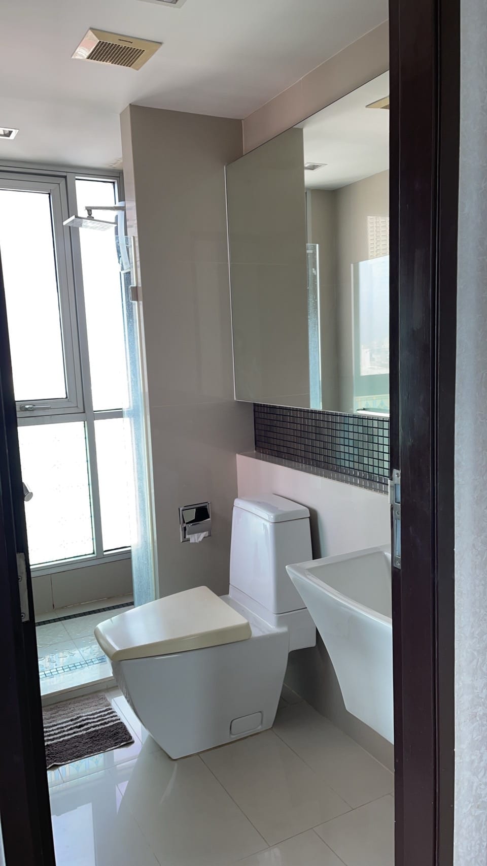 ปล่อยเช่า Rhythm Sathorn (ริธึ่ม สาทร) - โซนพื้นที่ BTS สะพานตากสิน 1ห้องนอน 1ห้องน้ำ - ขนาดห้อง 38.2 ตรม. ชั้น 30 - ให้เช่า 20,000 ต่อเดือน