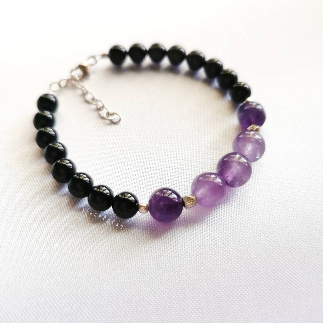 สร้อยข้อมือหินอเมทิสต์ร้อยกับหินออนิค Amethyst+Onyx