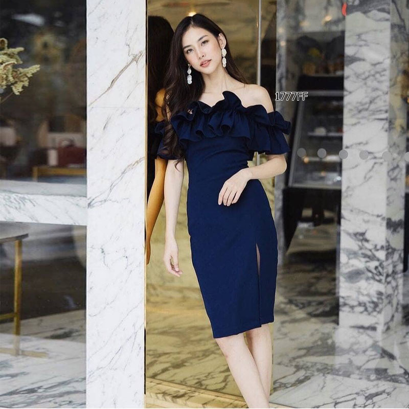 kudapy เดรสปาดไหล่ ระบายรอบน่ารัก แอบเซ็กซี่ งานมีซิปซ่อนหลัง ตีเกล็ดหน้าหลัง เอวไม่สม็อค ทรงเข้ารูป