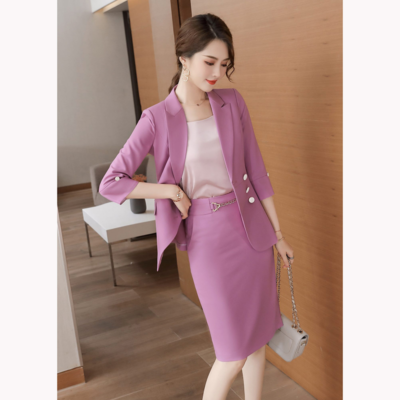 kudapy ชุดสูททำงานผู้หญิงสีดำ/สีชมพู/สีขาว กระดุมเฉียงแขนสามส่วนพร้อมกระโปรง จุดเด่นของชุดนี้คือการออกแบบให้กระชับเข้ารูปเป็นแขนสามส่วน