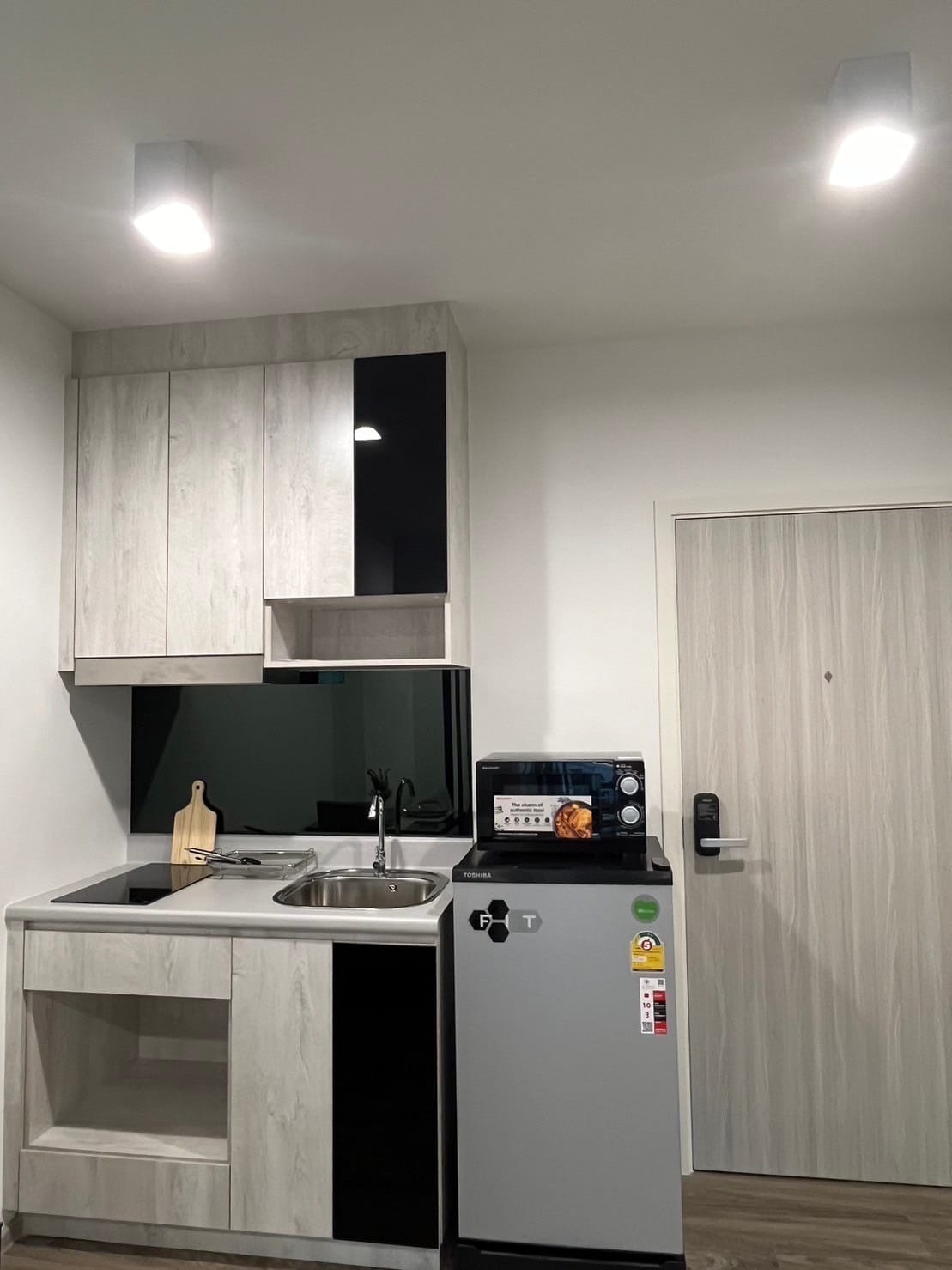 ให้เช่าคอนโด Rich Park Terminal @Phahonyothin 59 (ริชพาร์ค เทอมินอล @พหลโยธิน 59) - ตกแต่งเฟอร์ครบ 1ห้องนอน 1ห้องน้ำ 1ห้องอเนกประสงค์ - การเดินทาง: ใกล้สถานี BTS พหลโยธิน 59