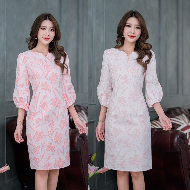 kudapy เดรสสั้นสีโอรสอ่อน/สีโอรสเข้ม(ออกส้ม) ทรงสวยดีไซน์แขนบอลลูน ดีไซน์แตกต่างจากรุ่นเดิมเล่นดีเทลแต่งกระดุมช่วงอกเพิ่มความเก๋ และคอจะเป็นคอกลมผ่าสวยงาม
