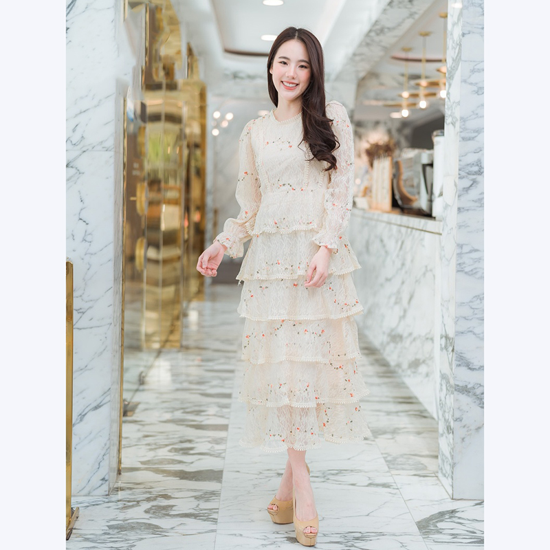 kudapy เดรสยาวชีฟองสีชมพู,สีครีม,ลายดอกแขนยาวแต่งระบายกระโปรงชั้นสวยดูดี