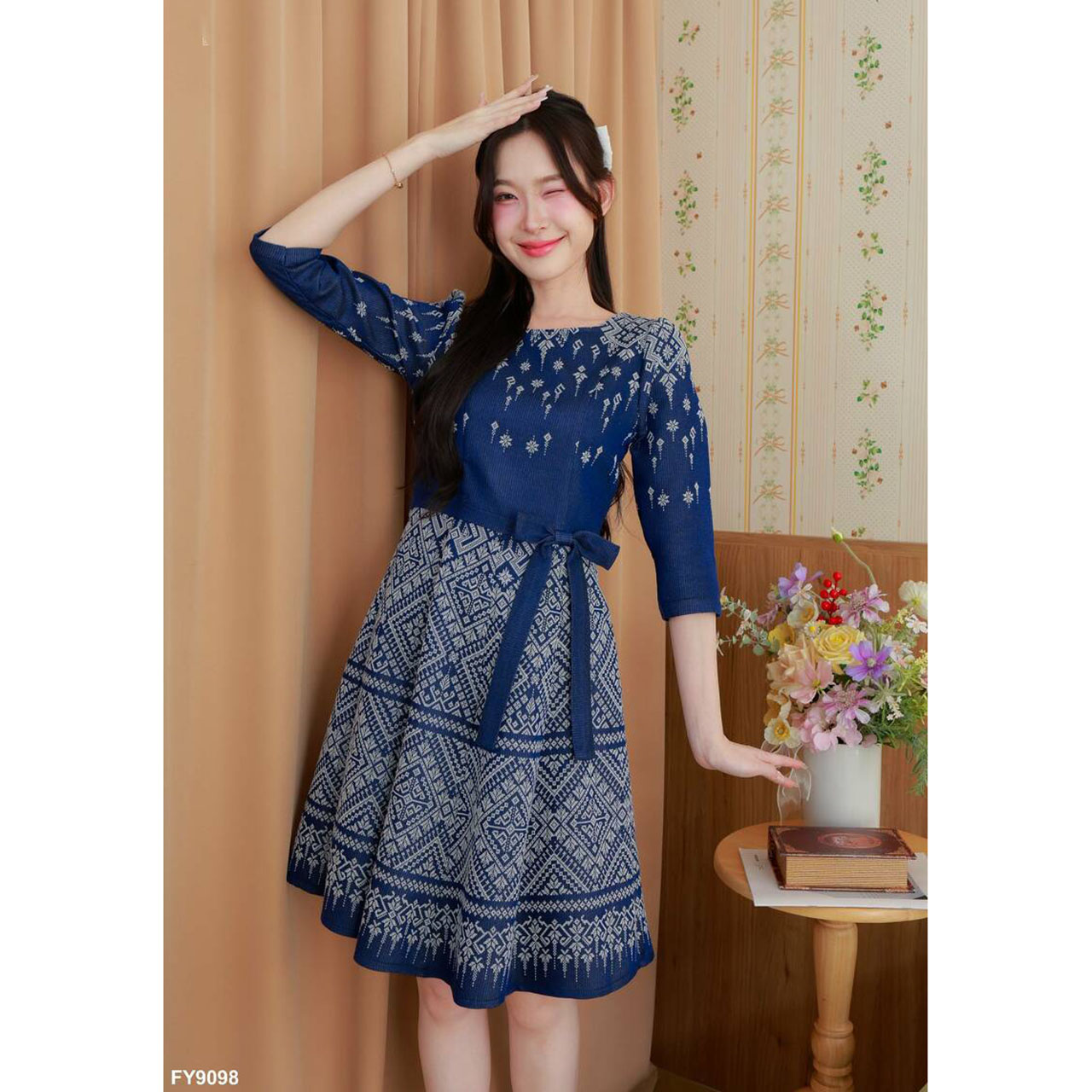 kudapy เดรสสั้น ผ้าไทยแขนยาวศอกเอวแต่งโบว์