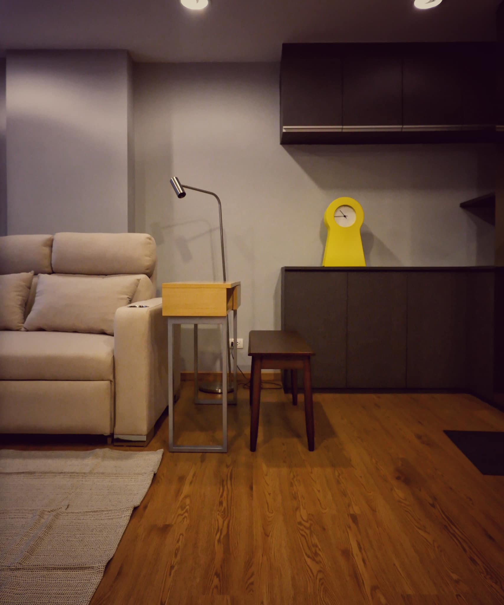 ให้เช่าห้องใกล้ BTS เอกมัย ตกแต่งครบมีเครื่องซักผ้า สอบถามแอด Line ID : Smile-easy ที่ Zenith Place Sukhumvit 42