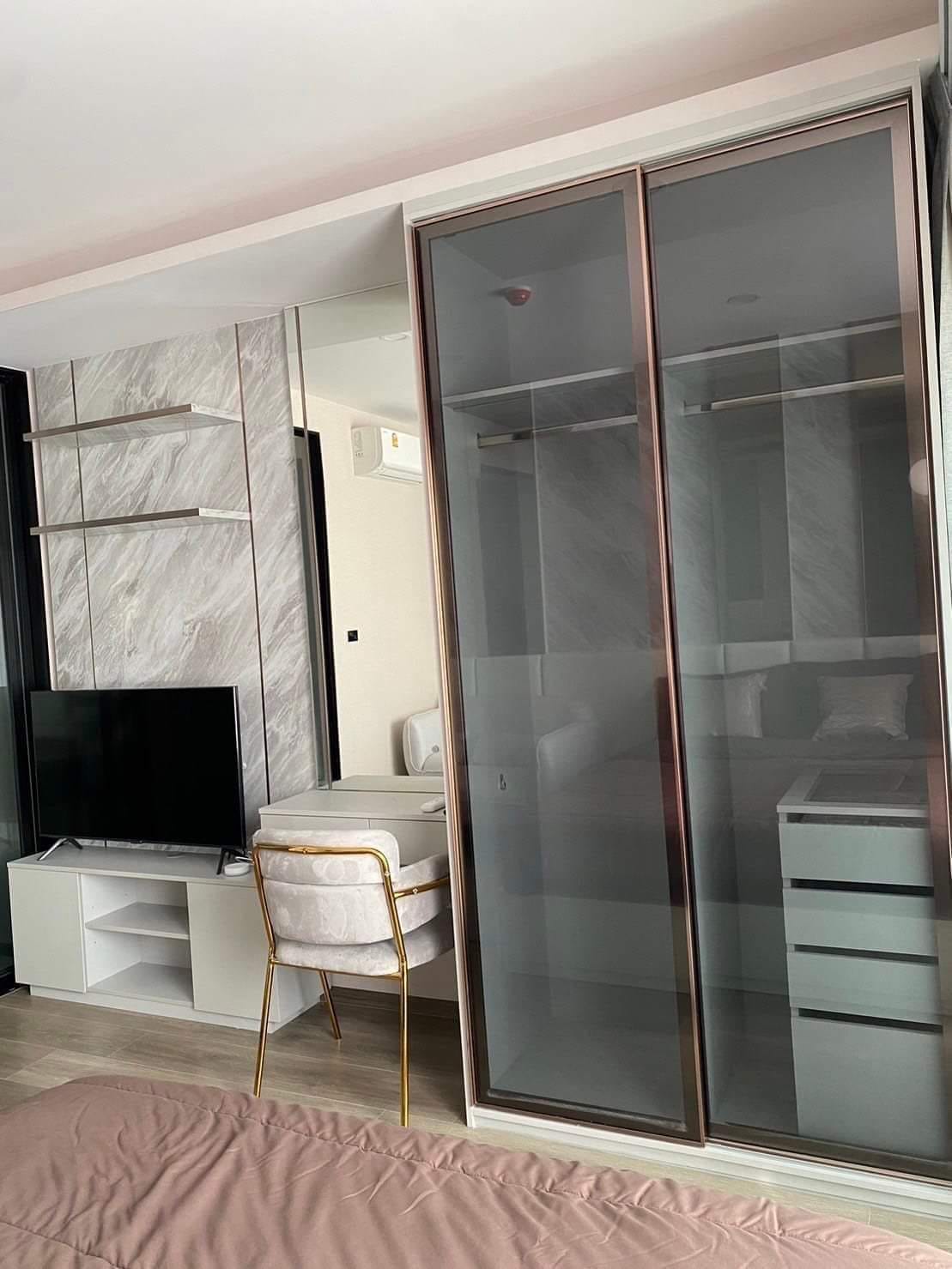 ปล่อยเช่า SOHO BANGKOK RATCHADA (โซโห แบงค็อก รัชดา) - โซนพื้นที่ MRT ห้วยขวาง Studio 1ห้องน้ำ - ขนาดห้อง 26 ตรม. ชั้น 6 - ให้เช่า 20,000 ต่อเดือน