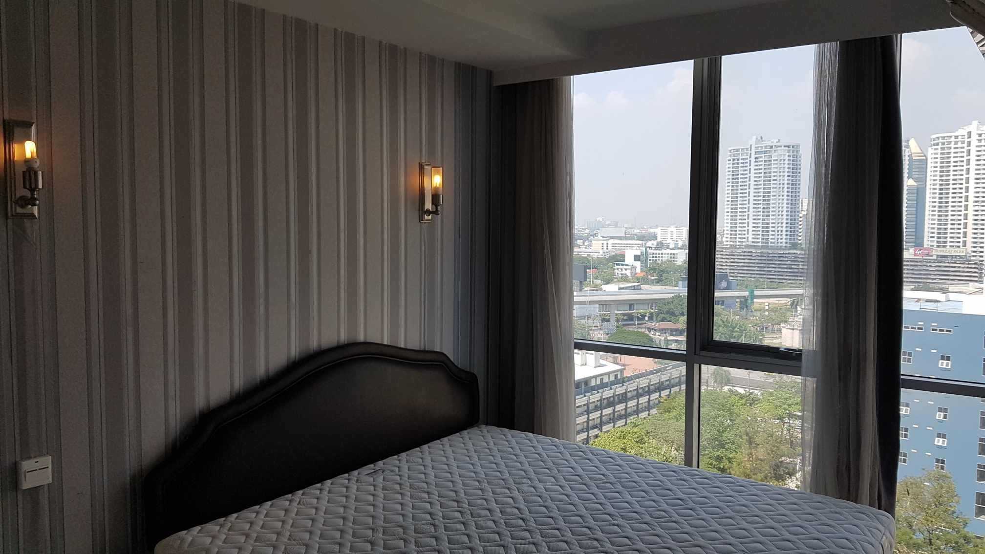 ปล่อยเช่าคอนโด Abstracts Phahonyothin Park (แอ็บสแตร็กส์ พหลโยธิน พาร์ค) - 1ห้องนอน 1ห้องน้ำ 1ห้องนั่งเล่น - ใกล้ BTS ห้าแยกลาดพร้าว / MRT พหลโยธิน - ขนาดห้อง 45 ตรม. ชั้น 15