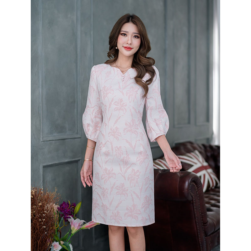 kudapy เดรสสั้นสีโอรสอ่อน/สีโอรสเข้ม(ออกส้ม) ทรงสวยดีไซน์แขนบอลลูน ดีไซน์แตกต่างจากรุ่นเดิมเล่นดีเทลแต่งกระดุมช่วงอกเพิ่มความเก๋ และคอจะเป็นคอกลมผ่าสวยงาม