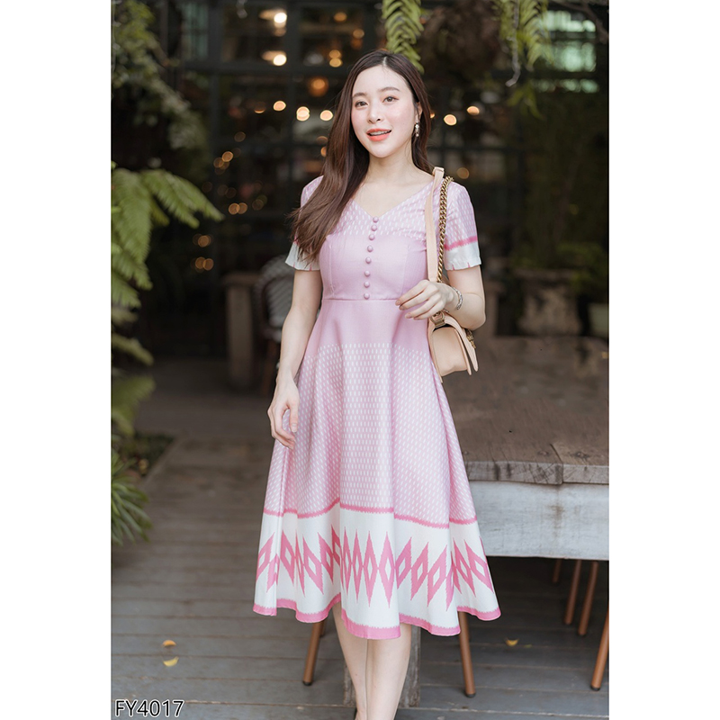 kudapy เดรสสั้นผ้าไทยแขนสั้นคอวีกระดุมหน้าสีแดง/สีชมพู กระโปรงบานผ้าไทย