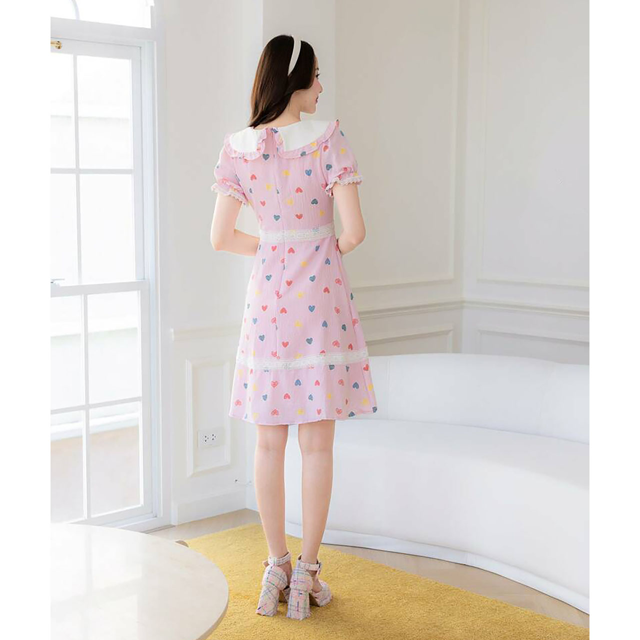 kudapy เดรสสั้นสีครีม สีชมพู สีม่วง คอปกแต่งเอวลูกไม้ลายหัวใจ