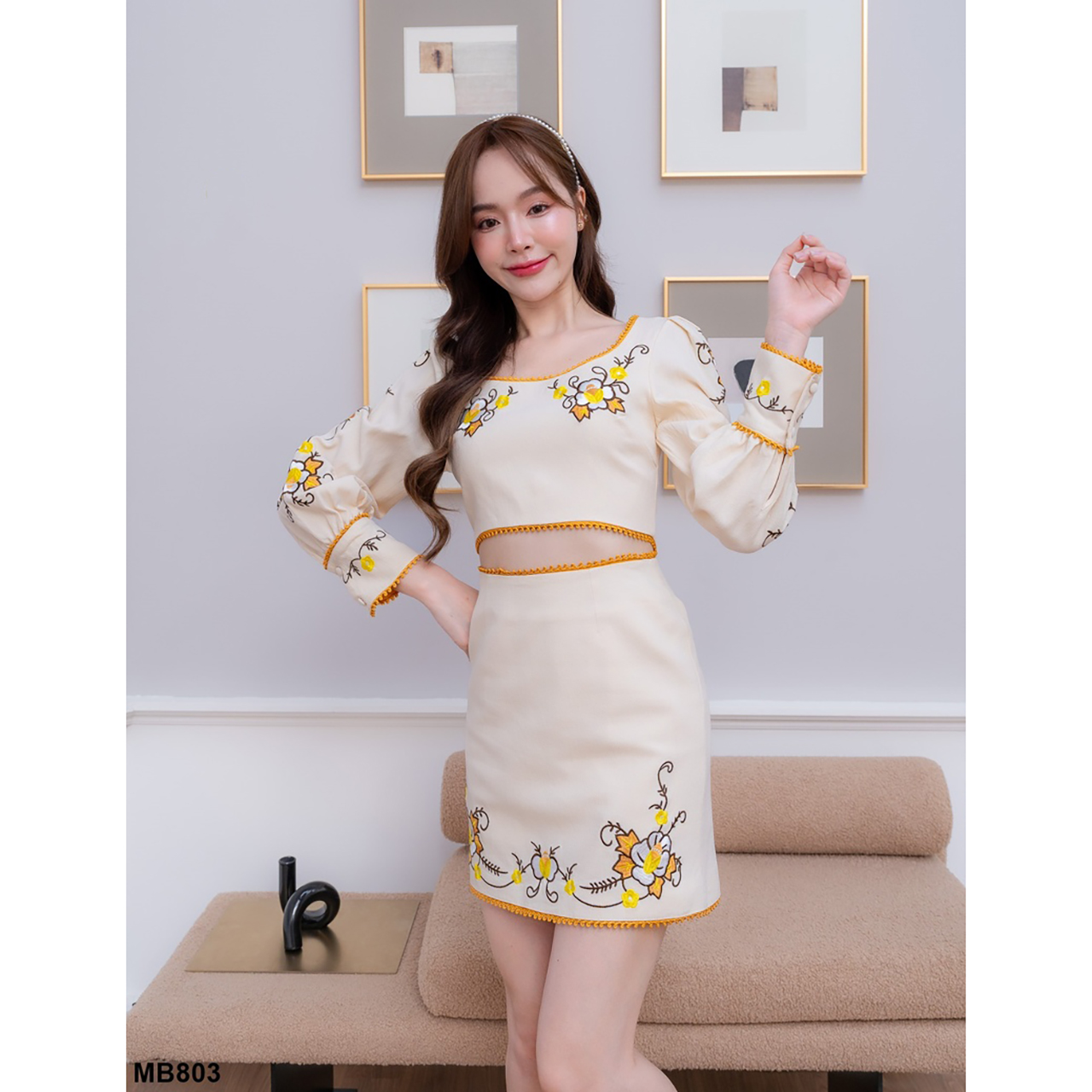 kudapy ชุดเซ็ทเสื้อครอปแขนยาว กระโปรงสั้นปักลายเหลือง ใส่เที่ยว ปาตี้ทะเลสวยดูดี