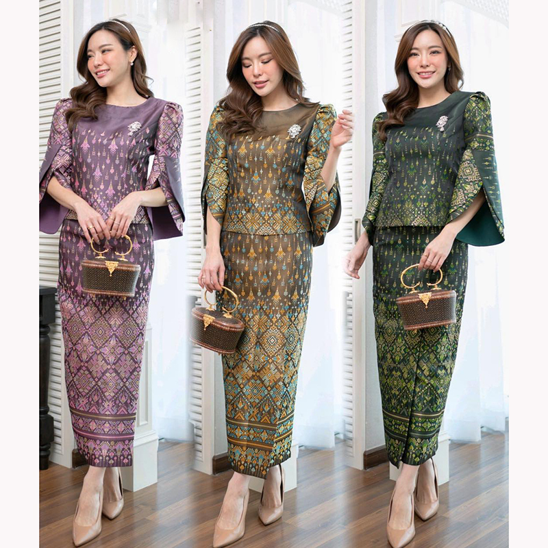 kudapy ชุดเซ็ทเสื้อลูกไม้ ผ้าไหมลายแพรวาสวยสะพรึงทั้ง สีม่วง/สีทอง/สีเขียว มาพร้อมกับผ้าถุงขนาดเรียง เอวสูงเพื่อทรงที่สวยงาม