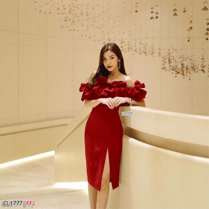 kudapy เดรสปาดไหล่ ระบายรอบน่ารัก แอบเซ็กซี่ งานมีซิปซ่อนหลัง ตีเกล็ดหน้าหลัง เอวไม่สม็อค ทรงเข้ารูป