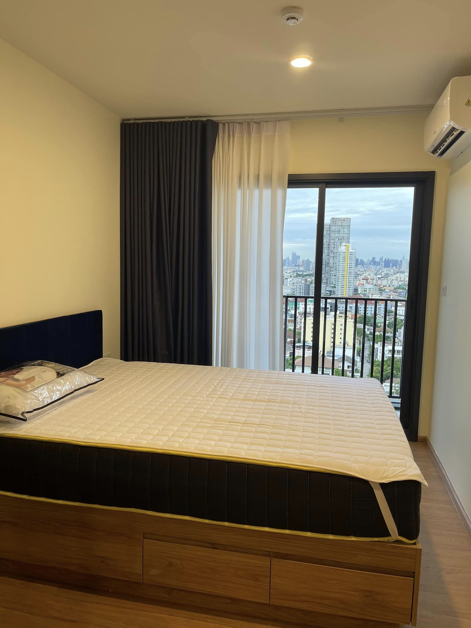 ปล่อยเช่าคอนโด THE LINE VIBE Phahonyothin (เดอะ ไลน์ ไวบ์ พหลโยธิน) - ห้องใหม่ผู้เช่ารายแรก 1ห้องนอน 1ห้องน้ำ 1ห้องนั่งเล่น - ใกล้ BTS ห้าแยกลาดพร้าว - ขนาดห้อง 37 ตรม. ชั้น 19