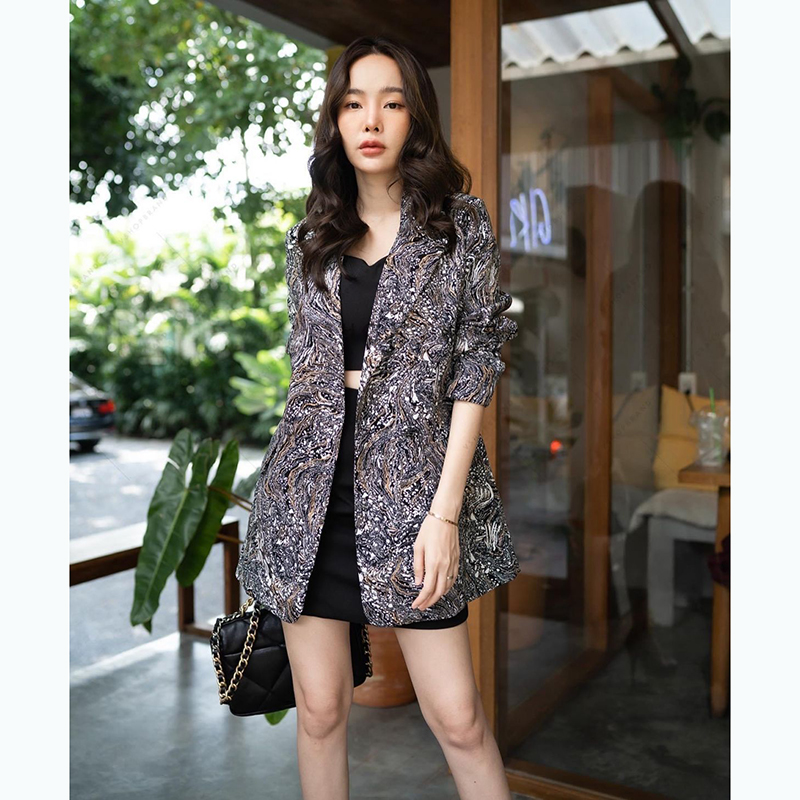 kudapy set สูท 3 ชิ้นสีดำ/สีชมพู ลายสาดสี+สายเดี่ยว+กระโปรง เนื้อผ้าเกรดเเบรนด์ใส่สบาย