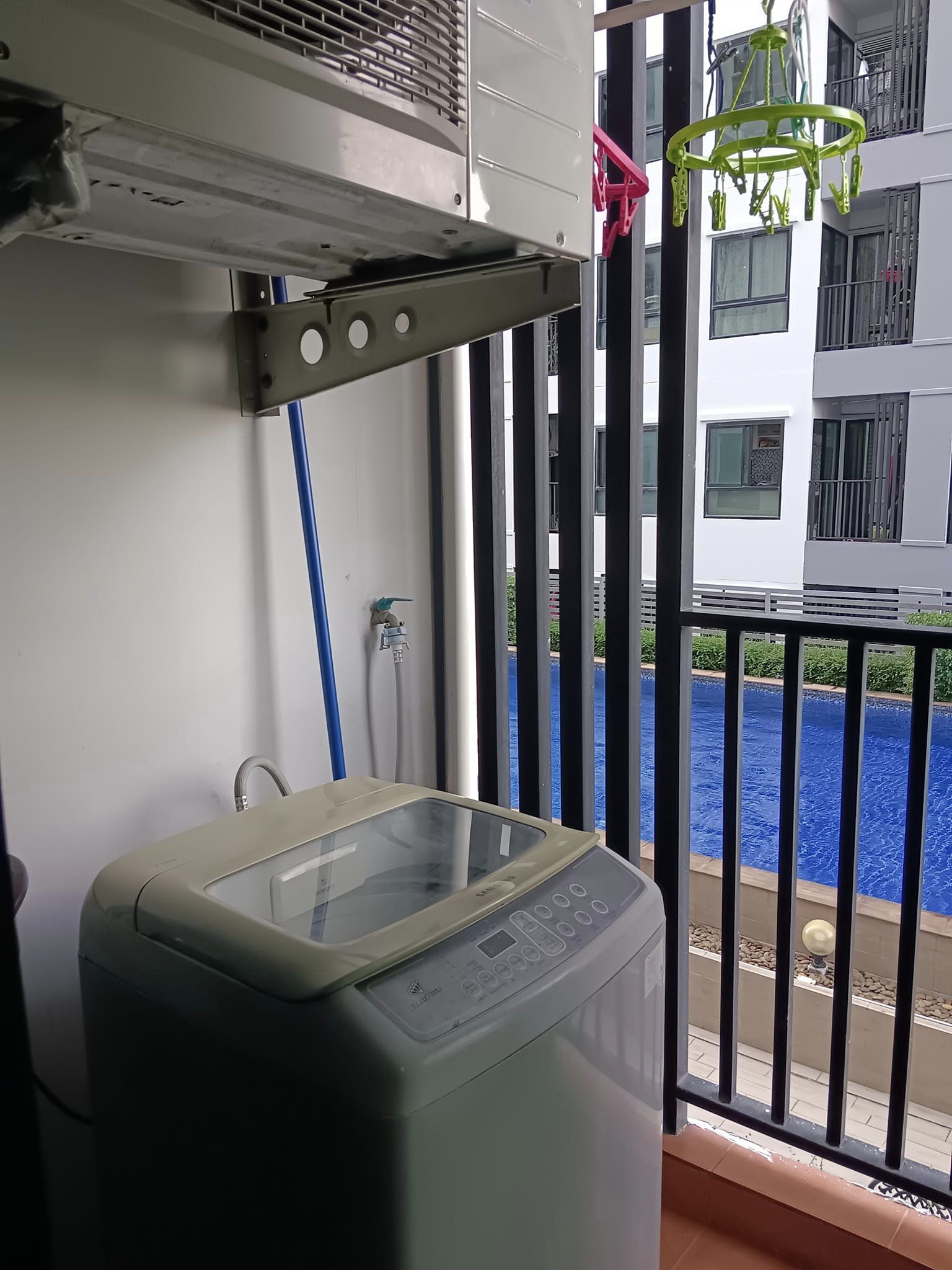 ให้เช่าคอนโด Regent Home 15 Changwattana (รีเจ้นท์ โฮม 15 แจ้งวัฒนะ) - ตกแต่งเฟอร์ครบวิวสระมีเครื่องซักผ้า - การเดินทาง: BTS วัดพระศรี