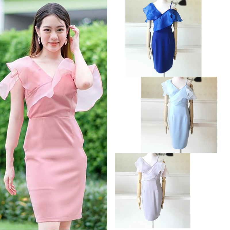 kudapy เดรสสั้นสีน้ำเงินไหล่เบี่ยง แต่งระบายผ้าไหมแก้ว แบบน่ารัก สวยๆ เรียบหรูดูแพง