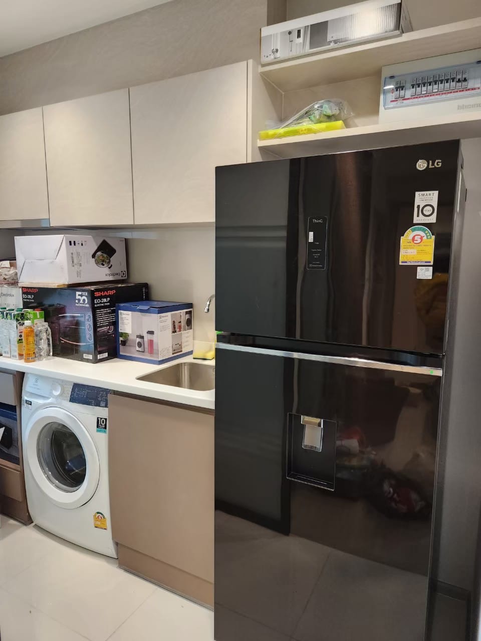 ให้เช่าห้องสวย2ห้องนอนตกแต่งพร้อมเข้าอยู่ สอบถามแอด Line ID : Smile-easy ที่ Life Sathorn Sierra