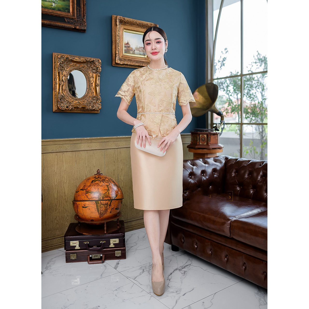 kudapy เดรสสั้นสีชมพู/สีทอง ผ้าไหมลูกไม้ งานตัวกระโปรงเป็นผ้าไหมตัวเสื้อเป็นลูกไม้ปัก