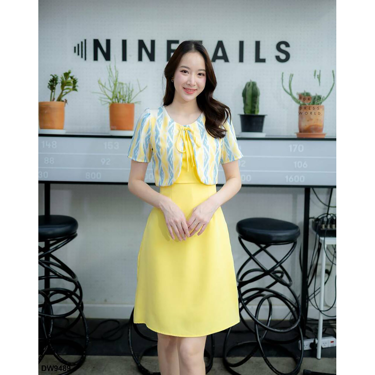 kudapy เดรสสั้นสีชมพู/สีเหลือง/สีฟ้า แต่งกั๊กลายไทยผูกโบว์