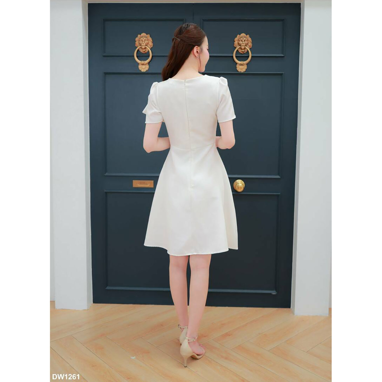 kudapyเดรสสั้นสีชมพู/สีกรม/สีขาว กระโปรงทรงบานแต่งโบว์ไหล่