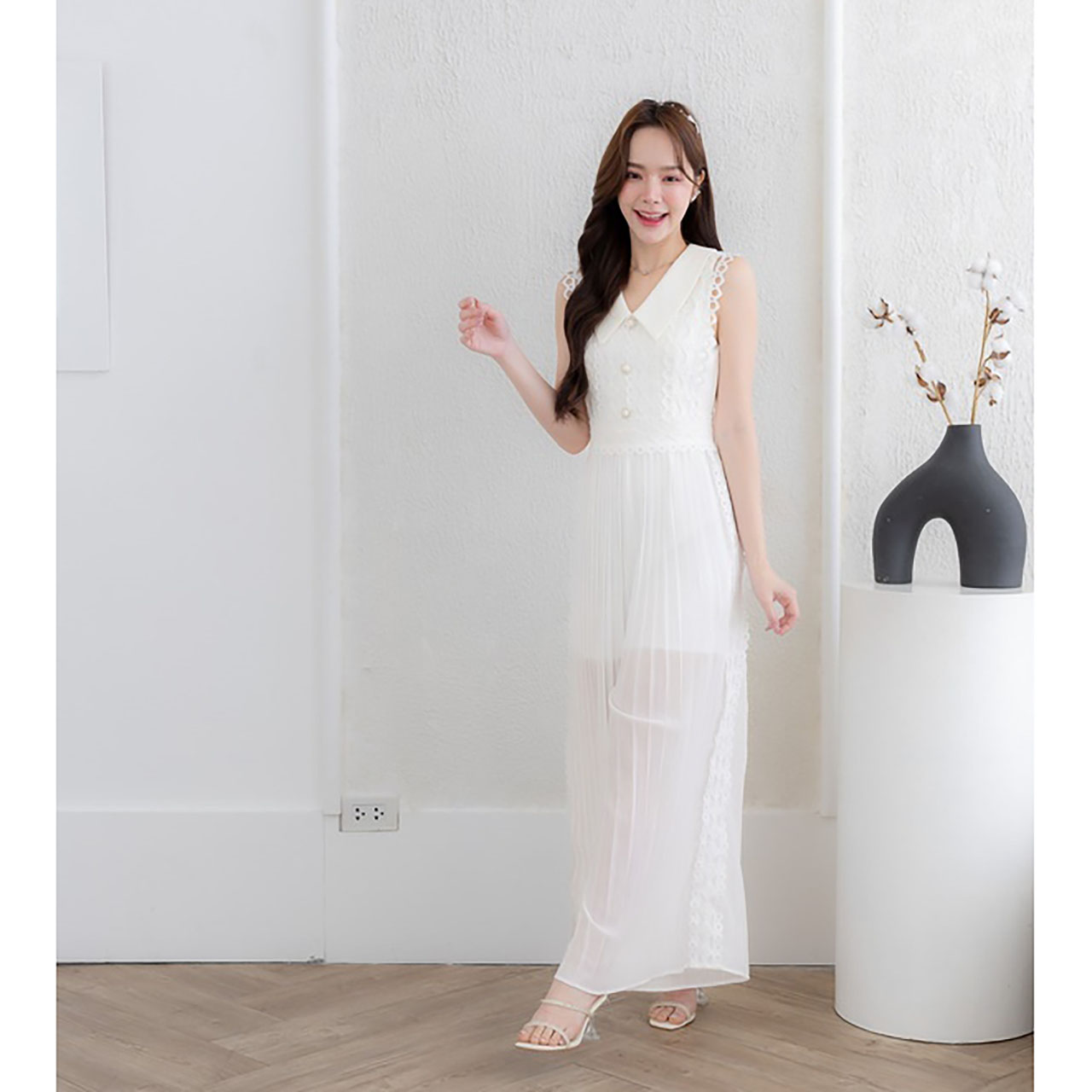 kudapy จั้มสูทขายาวสีชมพู/สีขาว กางเกงอัดพีช ลูกไม้สวย แขนกุด คอปก ใส่สบาย