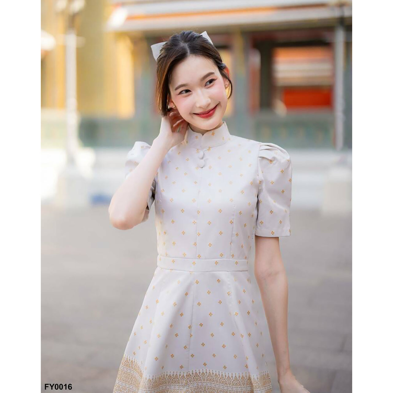 kudapy เดรสสั้นสีชมพู/สีขาว ผ้าลายไทยโบว์ไหล่เข้ารูปยาว ใส่ออกงานสวยดูดี