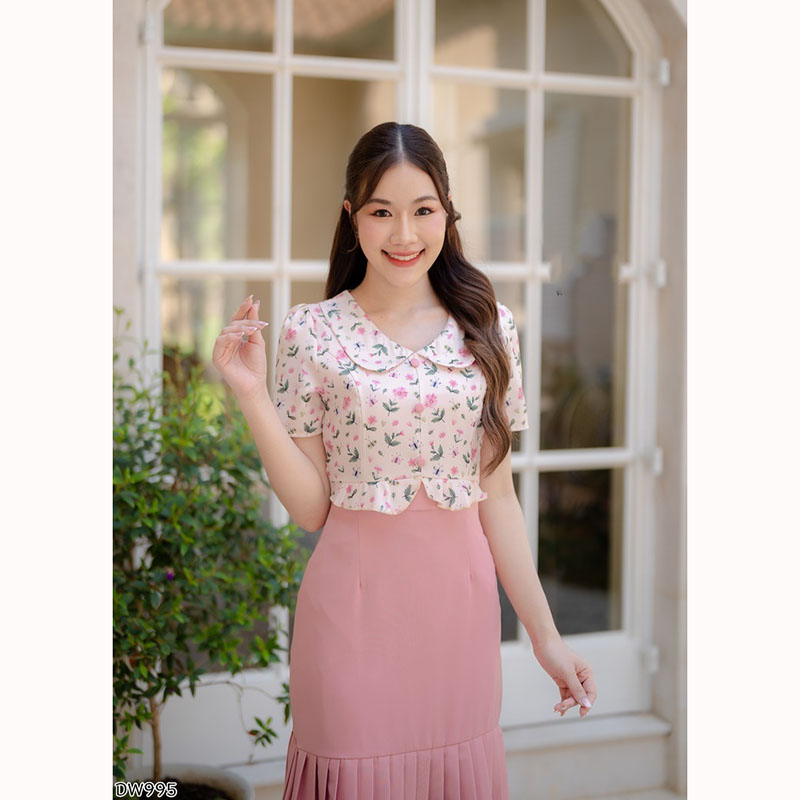 kudapy มินิเดรสสั้นสีเหลือง/สีชมพู/สีกรม เข้ารูป ปลายกระโปรงจีบระบาย คอปกลายดอกแต่งซิปด้านหลัง ทรงสวย