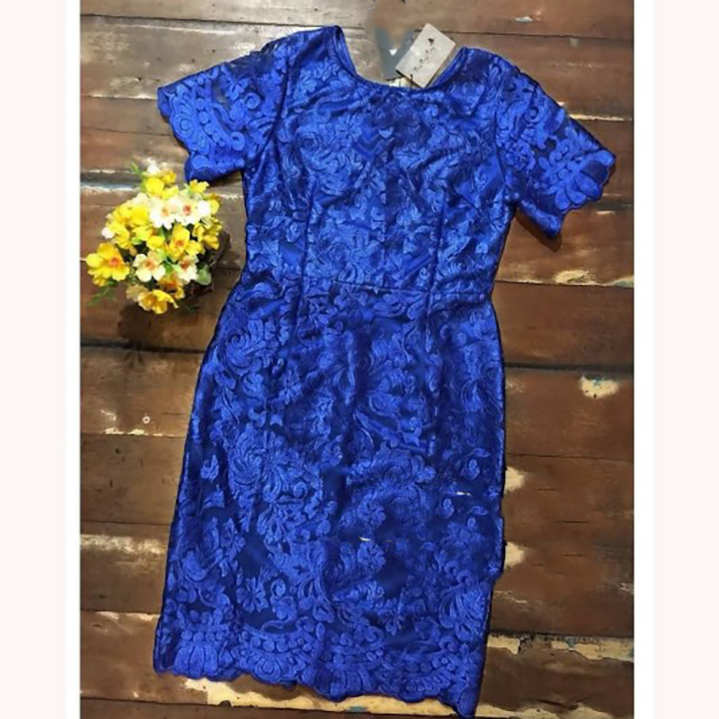 kudapy เดรสลูกไม้สีน้ำเงิน แขนสั้น คอวีด้านหลัง ผ้าลูกไม้ทอลาย เงางามสวยค่ะ กระโปรงผ่าชายด้านหลัง