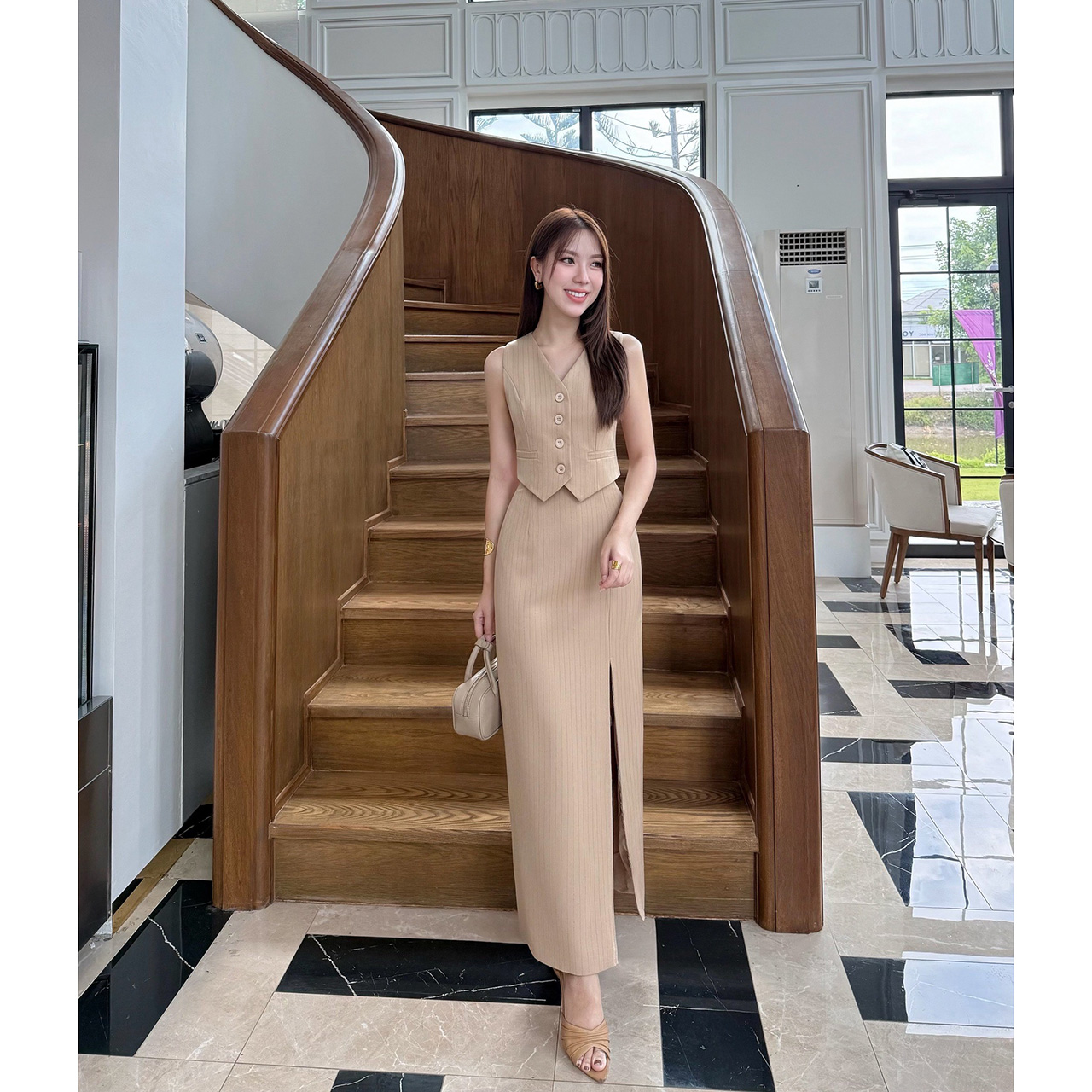 kudapy ชุดเซ็ทสีชมพูกะปิ/สีชมพูนู้ด/สีครีม ลายริ้วเสื้อแขนกุด+กระโปรงยาวผ่าหน้า สวยเกร๋มาก