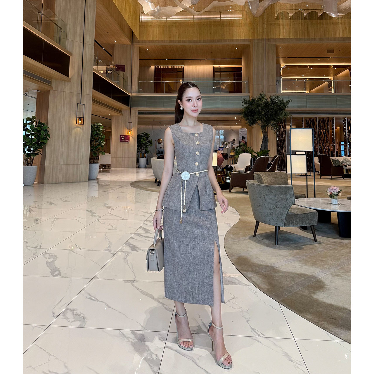 kudapy เซ็ท 4 ชิ้น เสื้อคอเหลี่ยม+ กระโปรงยาว+เข็มขัดโซ่+เข็มกลัดดอกไม้ ชุดเซ็ตกระโปรงเข้ารูป