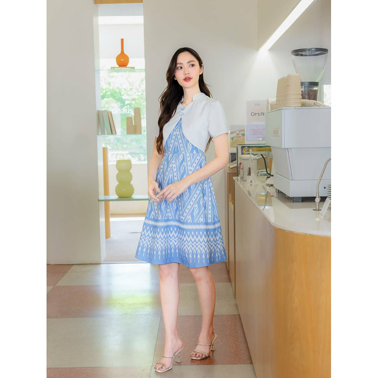 kudapy เดรสสั้นสีฟ้า ผ้าลายไทยกั๊กผ้าพื้น แขนสั้น ใส่ออกงานสวยดูดี
