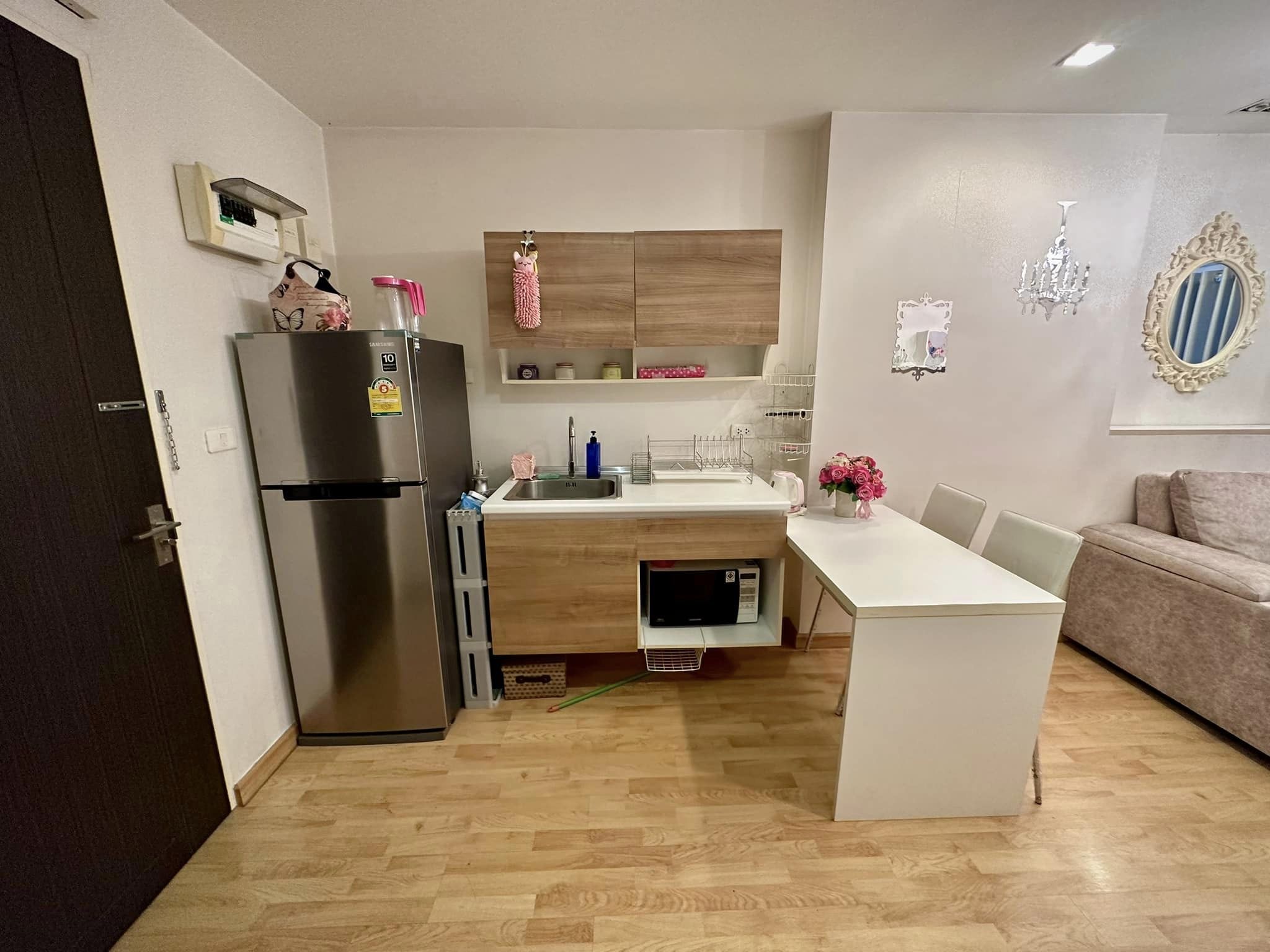 Casa Condo Asoke - Dindaeng ให้เช่าห้องน่าอยู่วิวสระว่ายน้ำ สอบถามแอด Line ID : Smile-easy