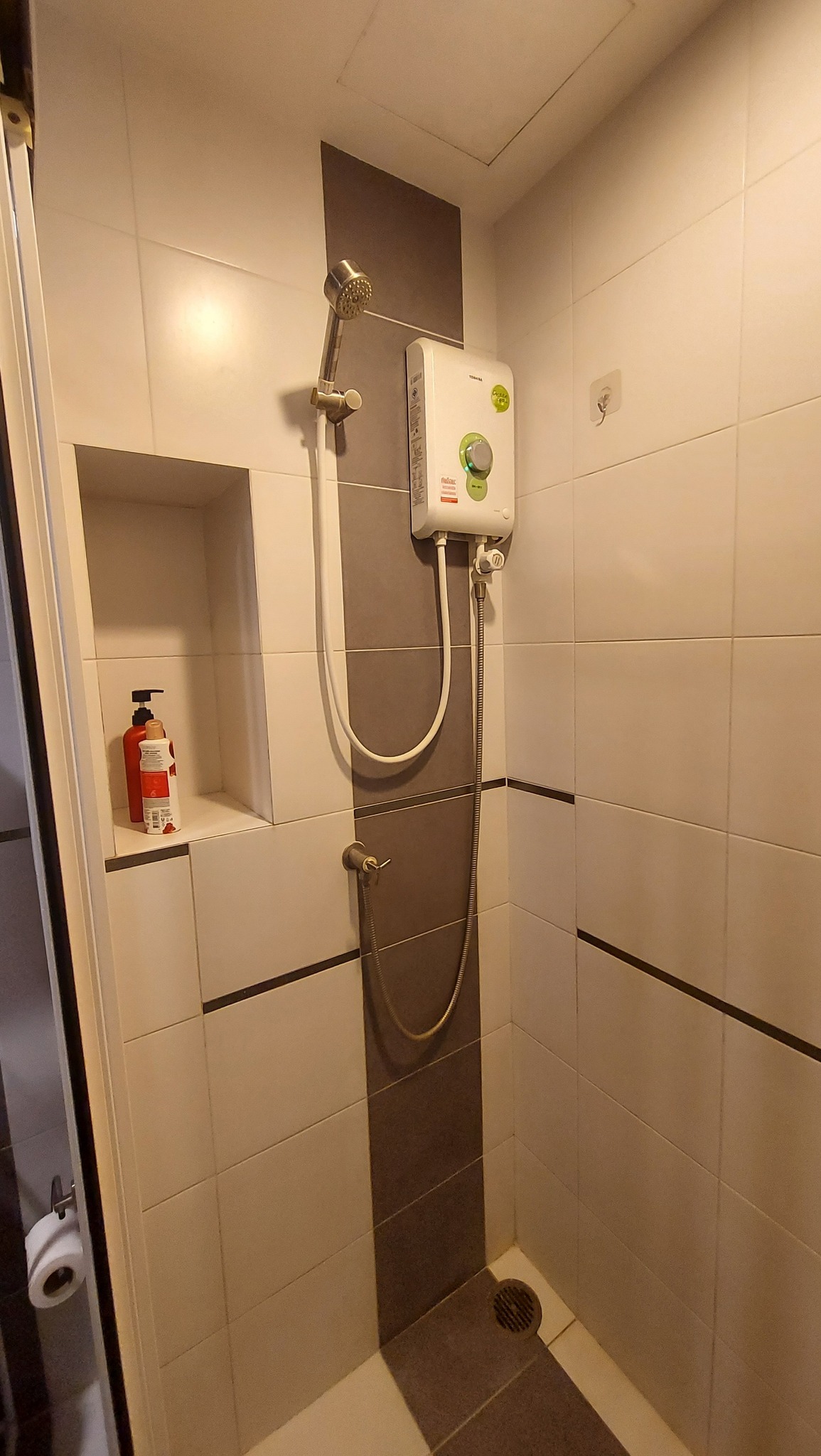 ปล่อยเช่า The Base Sukhumvit 77 (เดอะ เบส สุขุมวิท 77) - โซนพื้นที่ BTS อ่อนนุช 1ห้องนอน 1ห้องน้ำ - ขนาดห้อง 30 ตรม. ชั้น 6 ตึก A - ให้เช่า 14,000 ต่อเดือน