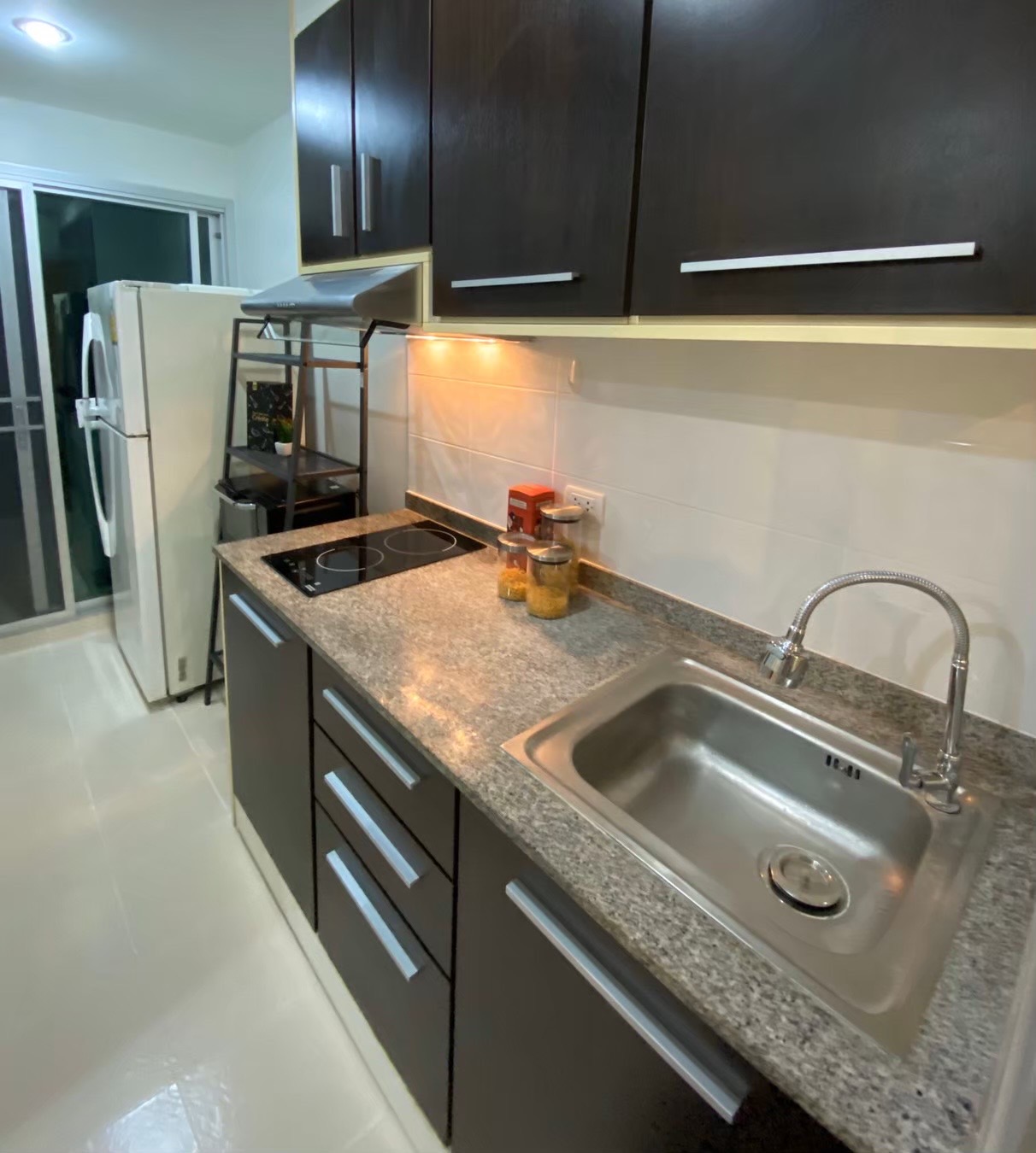 ให้เช่า Zenith Place @ Huay Kwang (ซีนิธ เพลส แอท ห้วยขวาง) ห้องสวยมีเครื่องซักผ้า