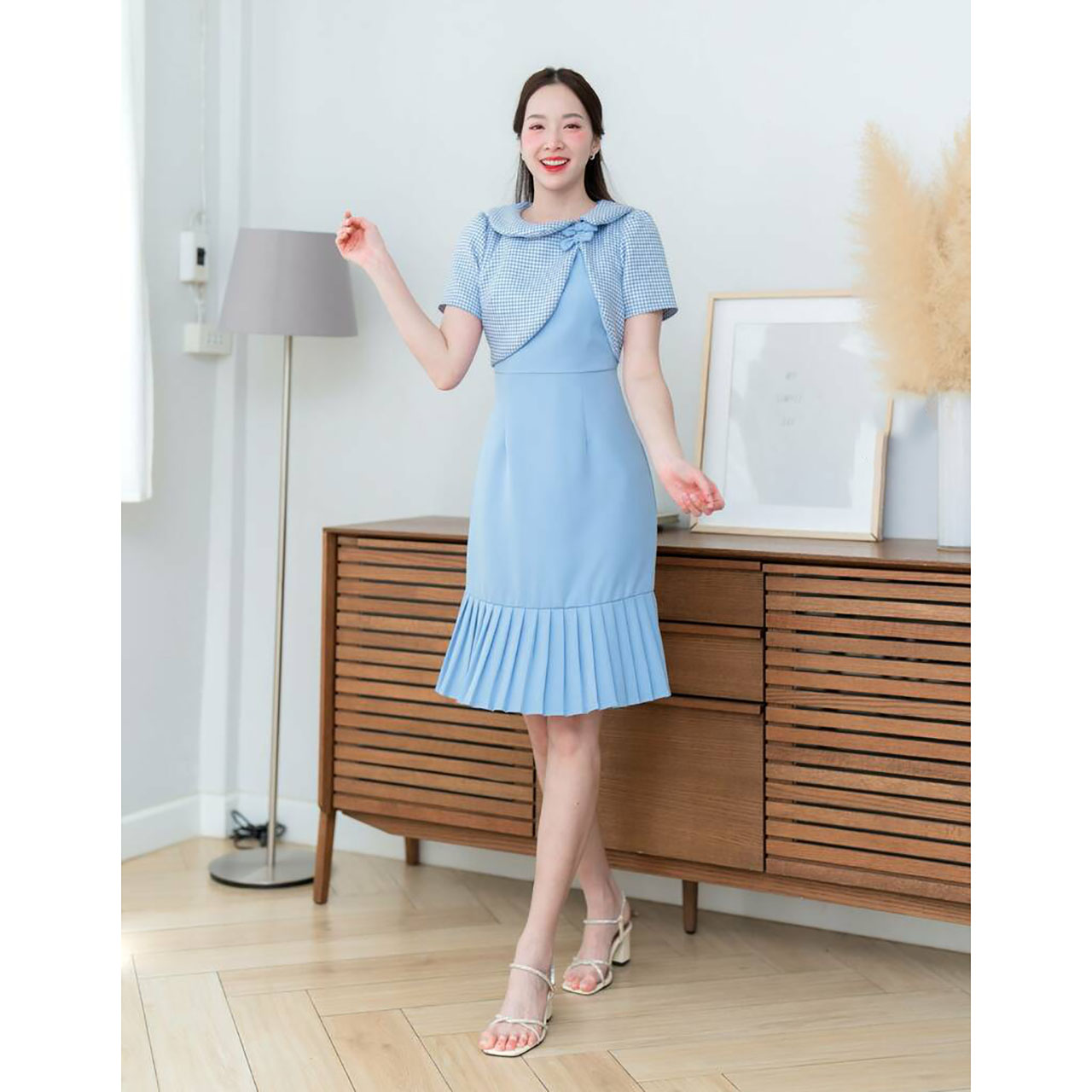 kudapy เดรสสั้นสีชมพู/สีดำ/สีกรม กั๊กโนริกระโปรงจีบระบาย คอบัว แต่งโบว์ตรงหน้าอกสวย ใส่สบาย