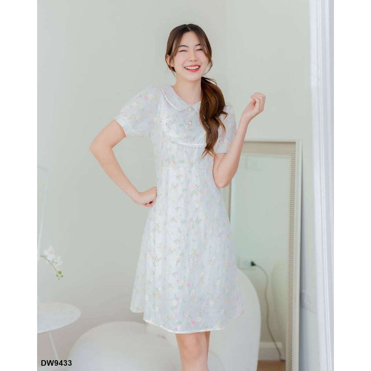 kudapy เดรสสั้นสีขาว/สีชมพู/สีแดง ทรงบานลายดอกคอกปก