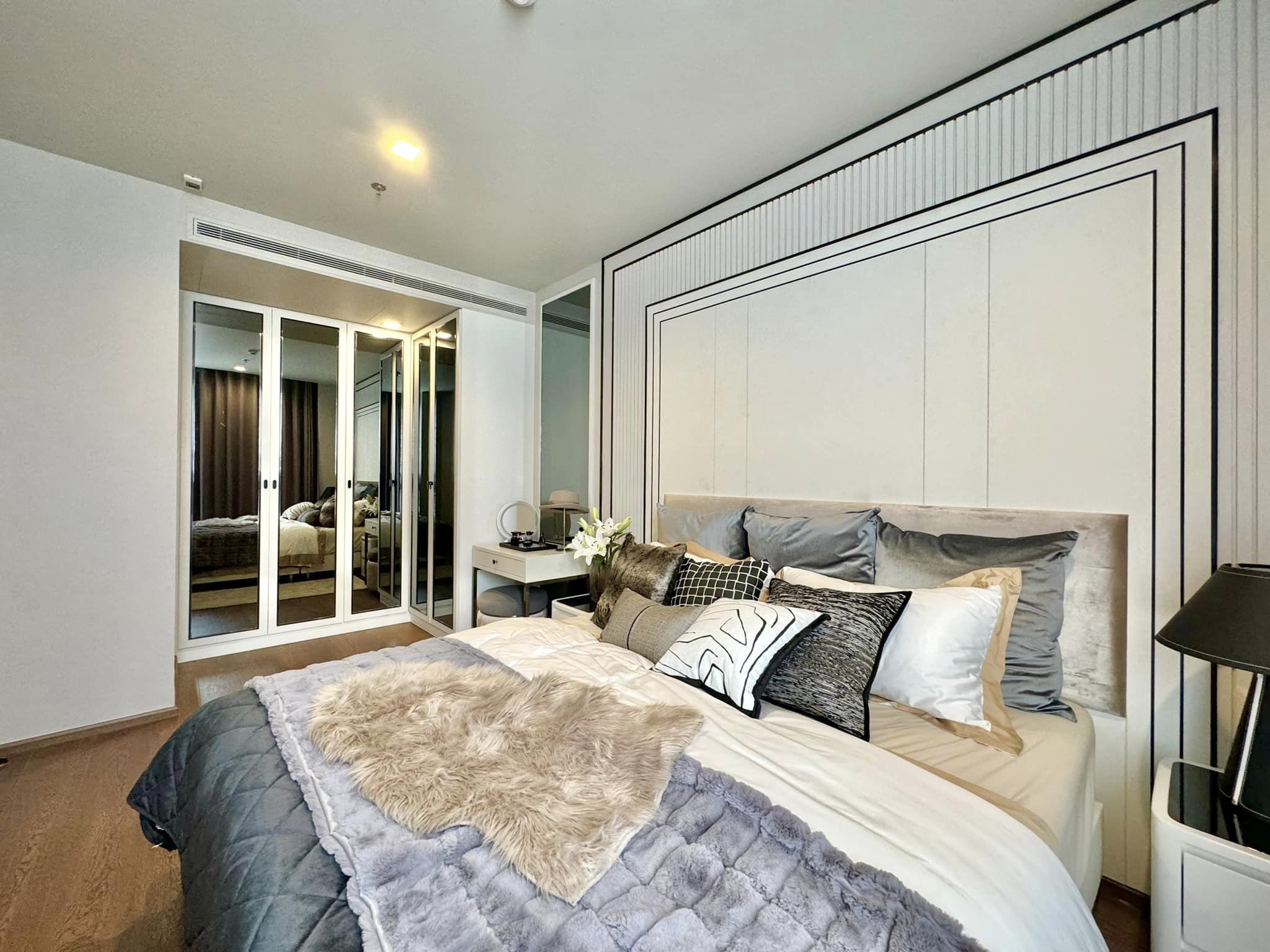 สนใจชมห้องติดต่อได้เลย Line ID: Smile-easy ปล่อยเช่าคอนโด IDEO Q Sukhumvit 36 (ไอดีโอ คิว สุขุมวิท 36) - ห้องใหม่ 1ห้องนอน 1ห้องน้ำ 1ห้องนั่งเล่น - ใกล้ BTS ทองหล่อ - ขนาดห้อง 44.79 ตรม. ชั้น 11 ตึก A