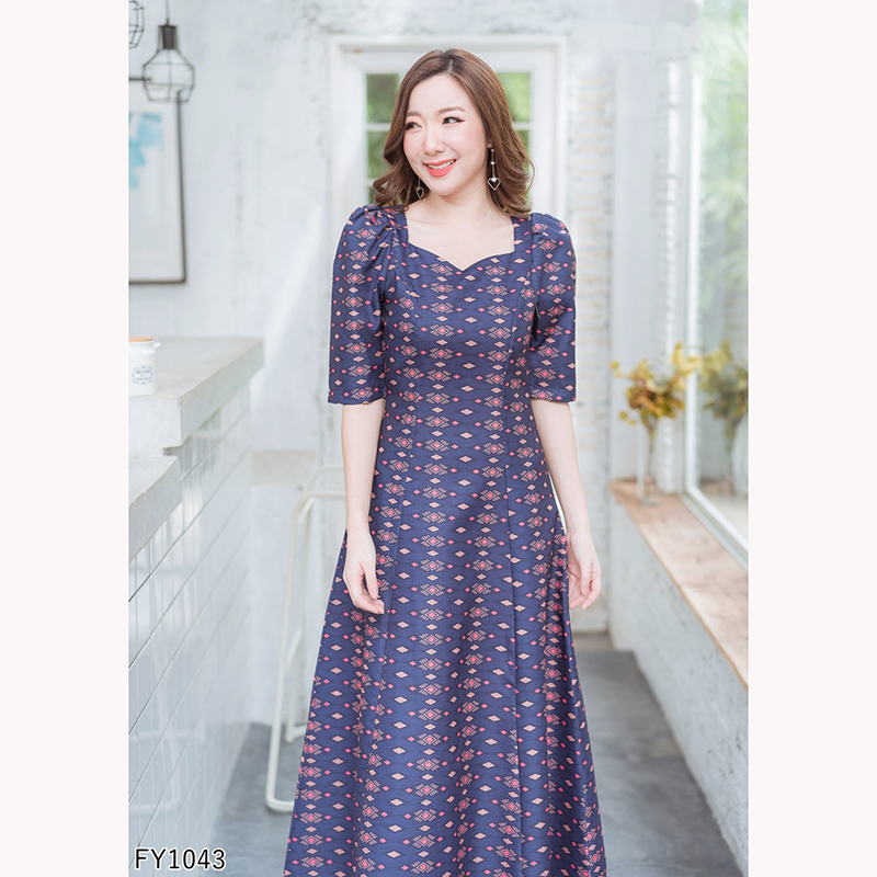 kudapy เดรสยาวผ้าไทยพิมพ์ลายสีแดง/สีชมพู/สีกรม คอเหลี่ยม หยักแขนตุ๊กตา ลายไทยทรงสวย