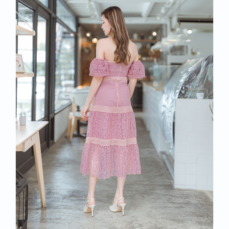 kudapy เดรสยาวเปิดไหล่สีชมพู/สีขาว ลูกไม้ออกงานเปิดไหล่สวยดูดี