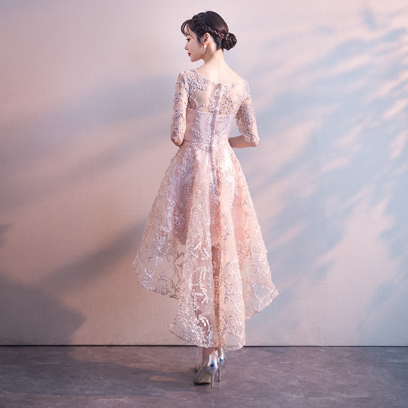 kudapy ชุดราตรี ชุดออกงาน ชุดไปงานแต่งงานสีครีมเบจ คอกลม แขนสั้นสามส่วน กระโปรงหน้าสั้นหน้าหลังยาว เสริมฟองน้ำบางๆที่น้าอก