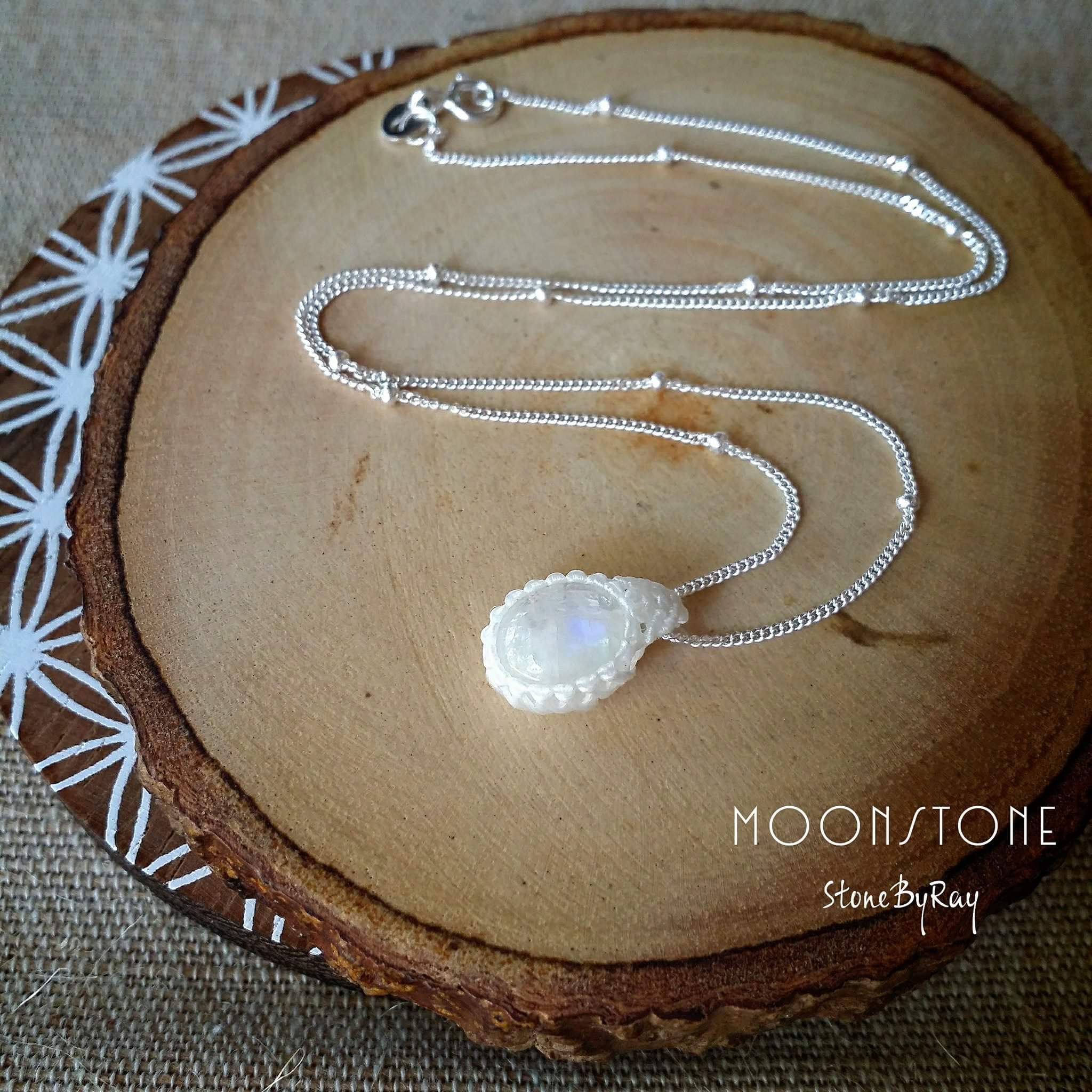สร้อยคอเงินจี้หินเรนโบว์มูนสโตน Rainbow Moonstone