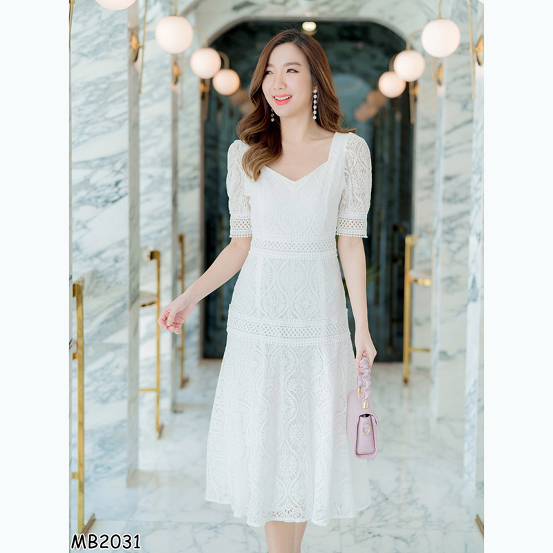 kudapy เดรสสั้นสีแดง/สีชมพู/สีขาว คอวีเว้าอกแขนตุ๊กตาผ้าลูกไม้สวยดูดี